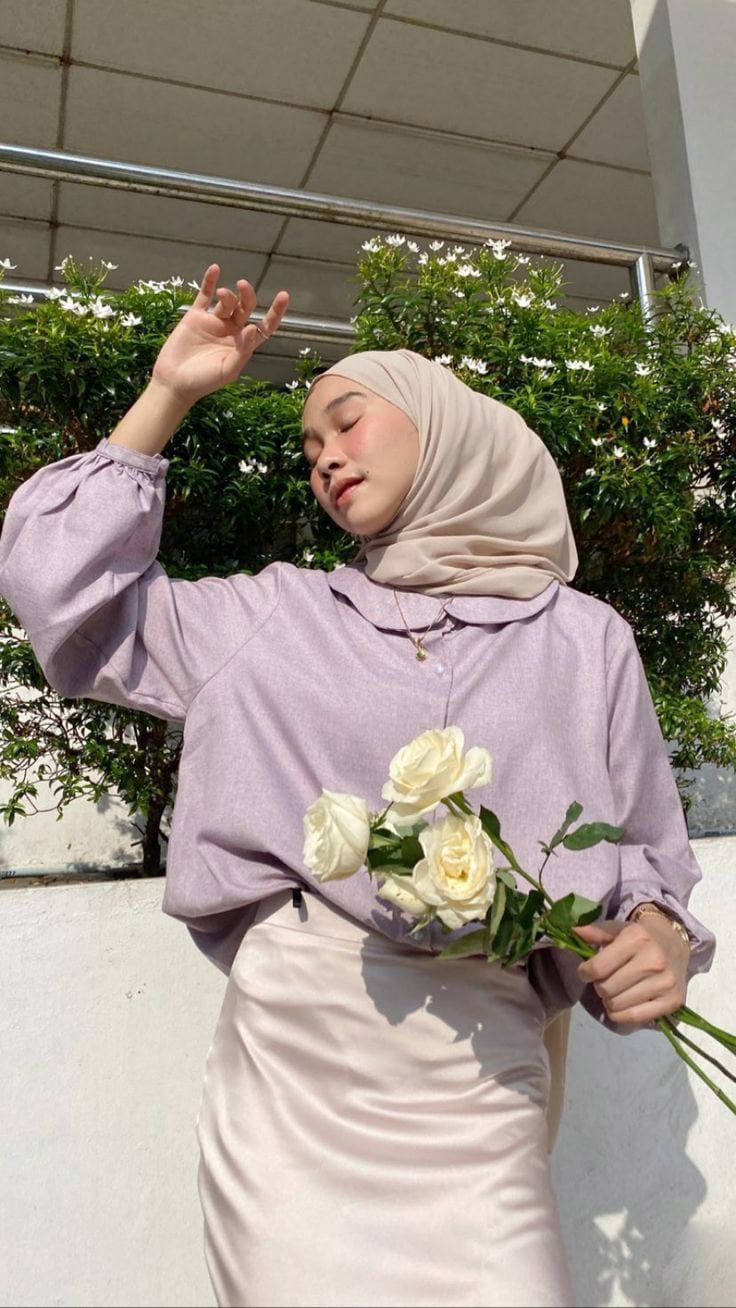 Baju lilac-jilbab krem 