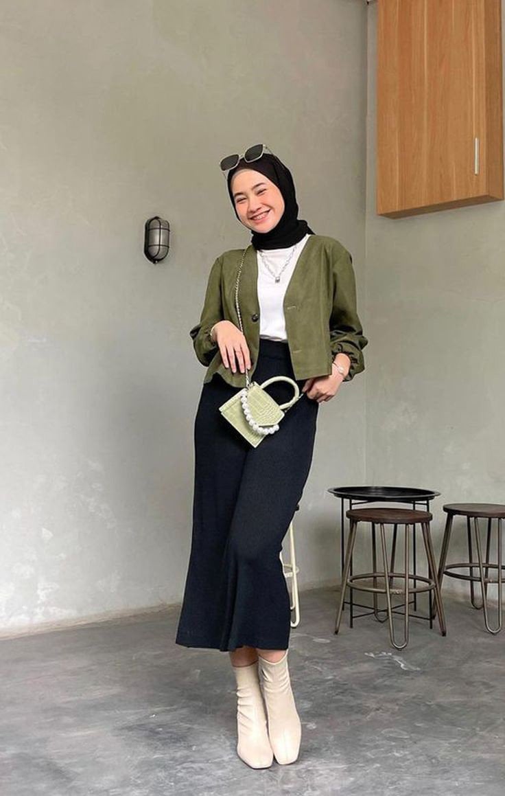  Baju hijau army-jilbab hitam 