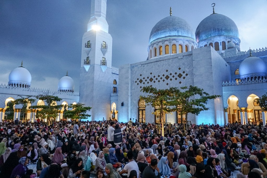 Buka puasa bersama di Masjid Syeikh Zayed