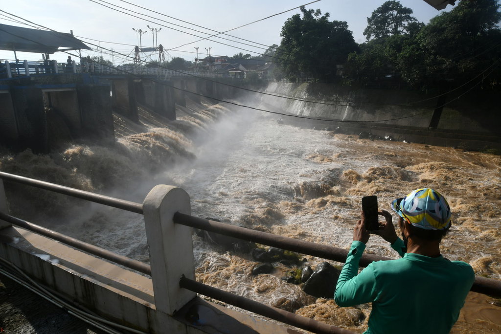Tinggi muka air Sungai Ciliwung di Bendung Katulampa Bogor