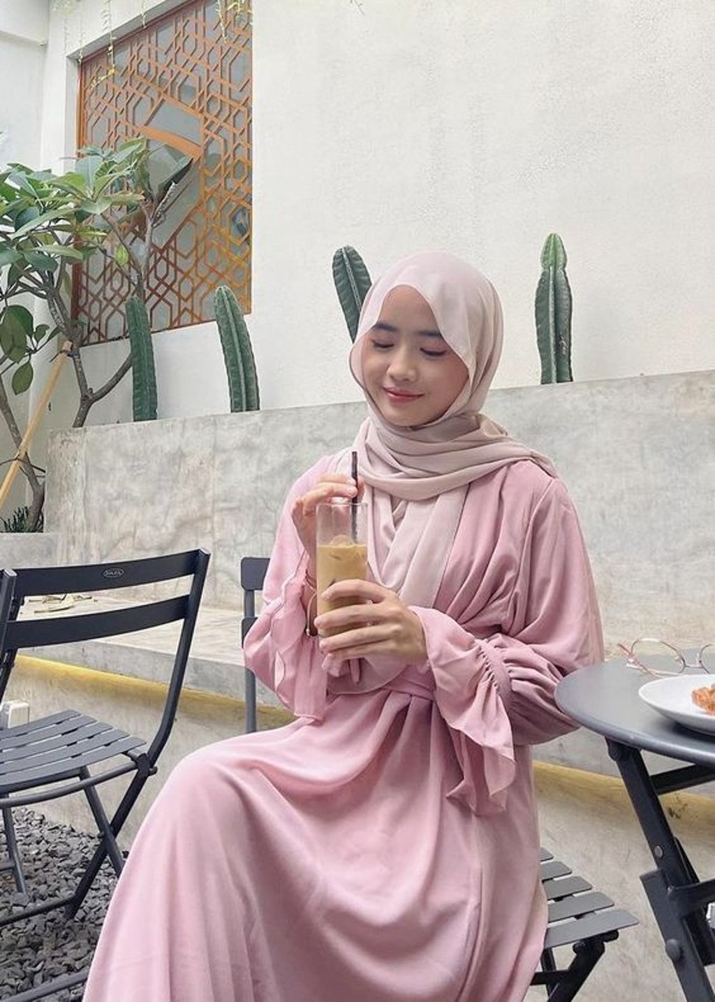 Baju mauve-hijab beige