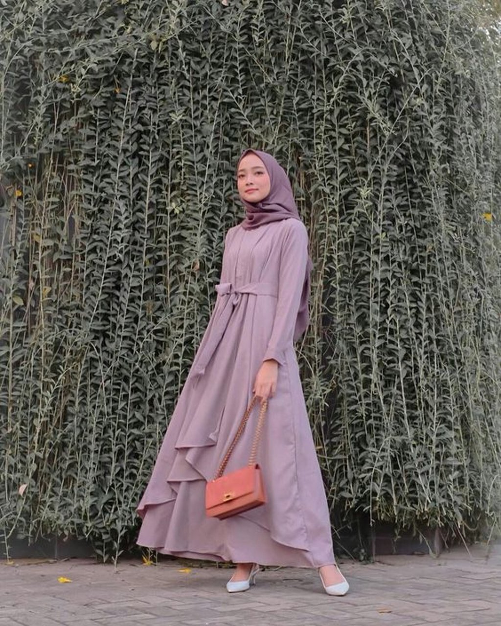 Baju mauve-hijab ungu tua