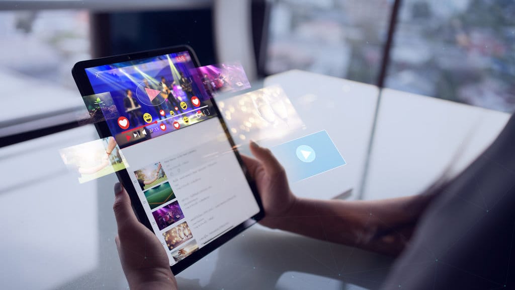 Ilustrasi Video. foto/istockphoto Menonton video youtube di tablet