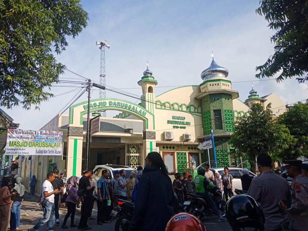 Suasana Masjid Darussalam