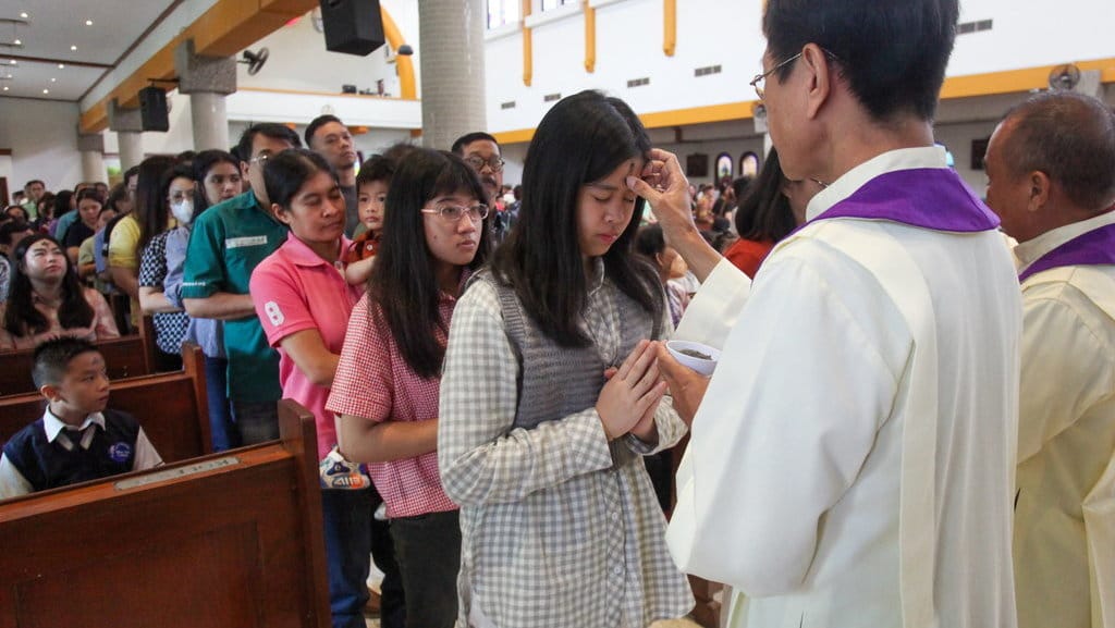 Misa Rabu Abu di Surabaya