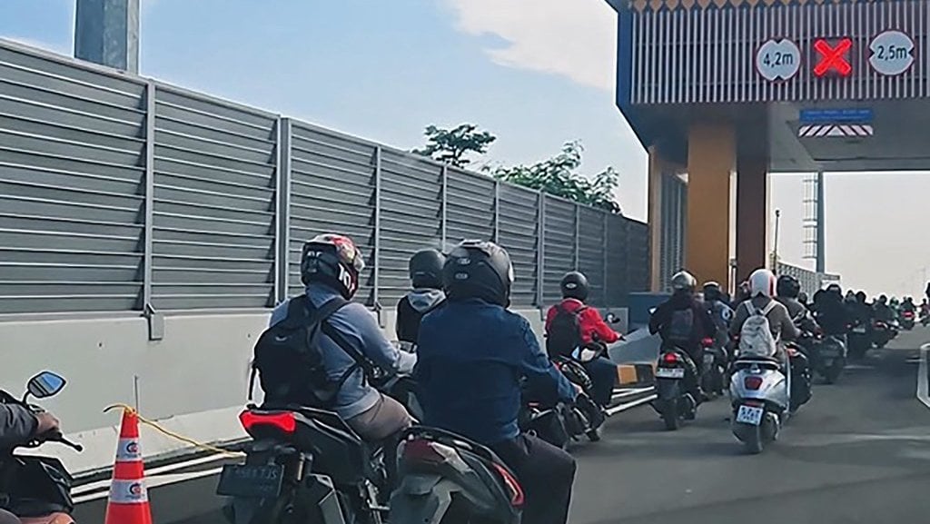 Pemotor Masuk Tol Cibitung Tanjung Priok