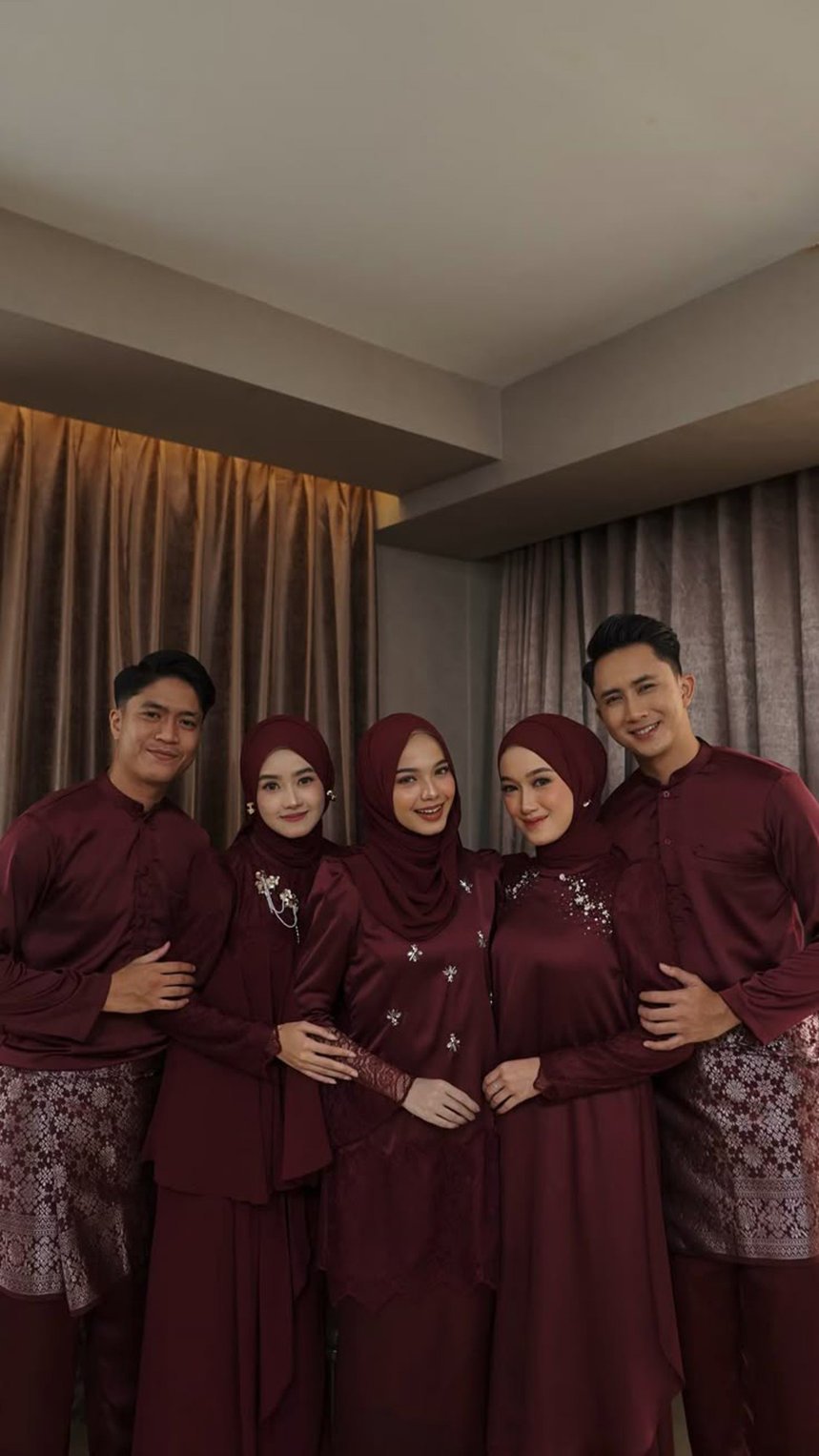 Baju Lebaran Keluarga Nuansa Burgundy