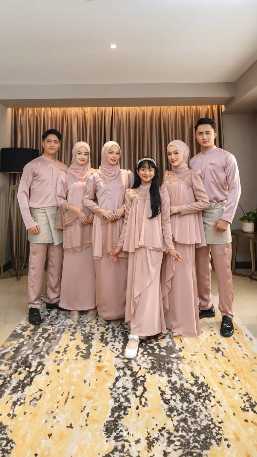 Baju Lebaran keluarga Nuansa Pink