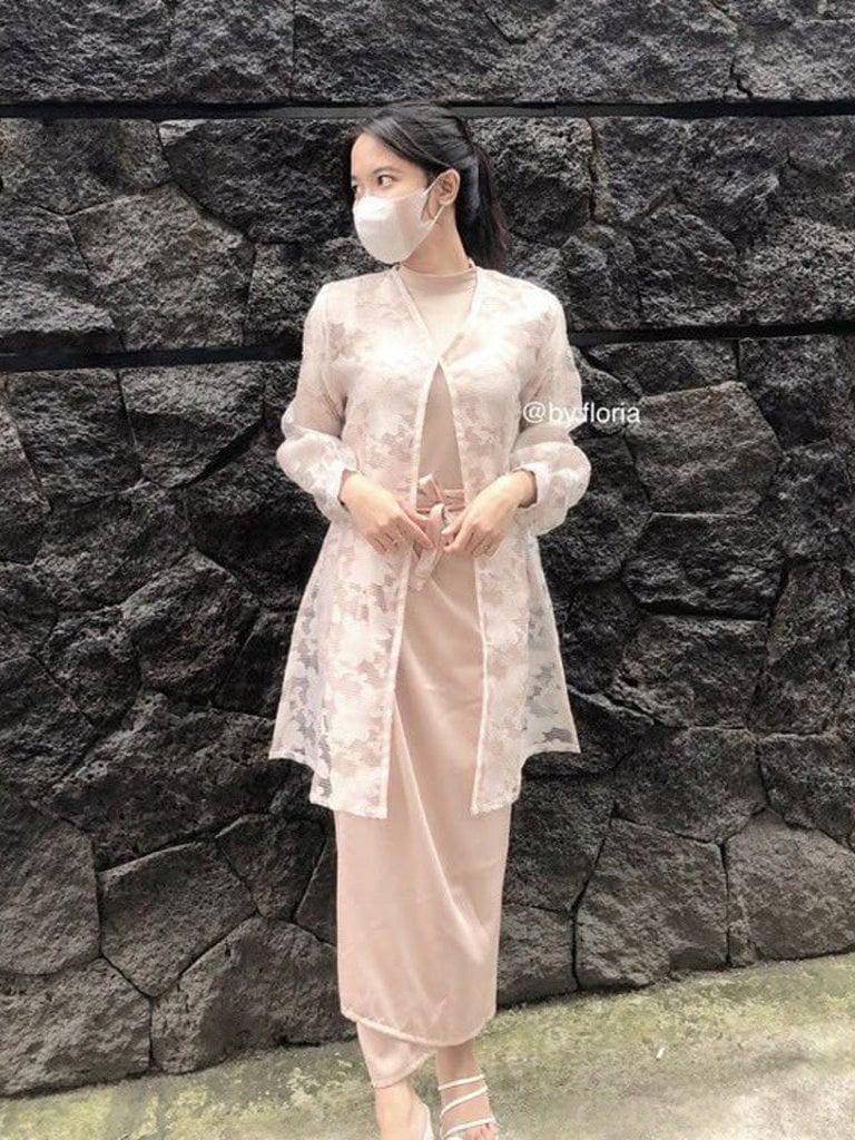 Dress Satin dan Dibalut Brokat