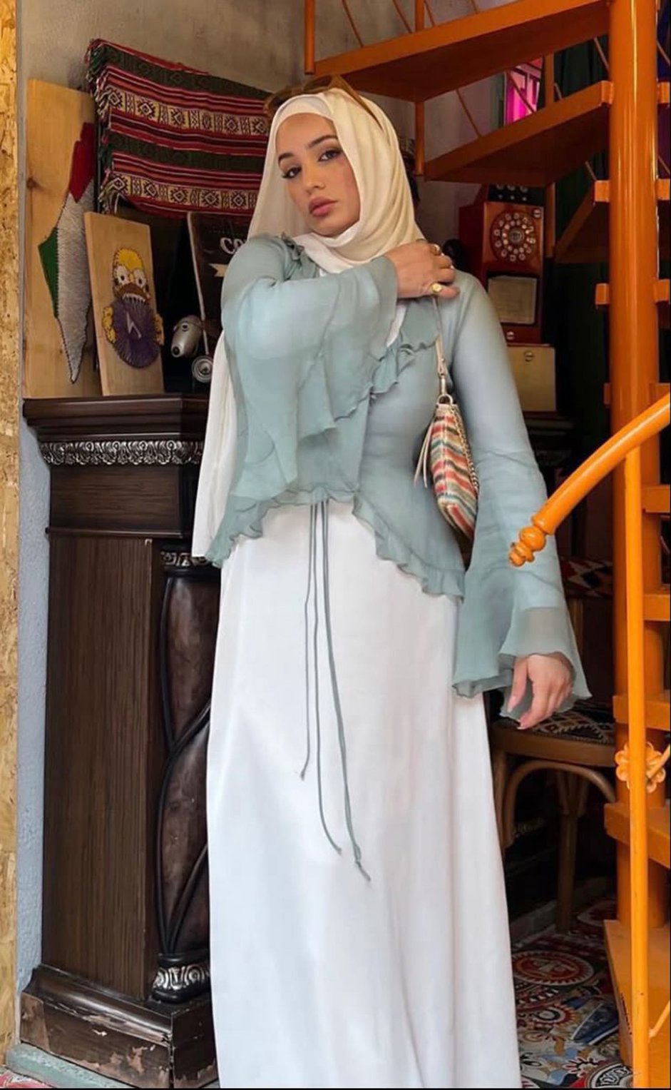 Perpaduan Sheer Top dan A-Line Skirt