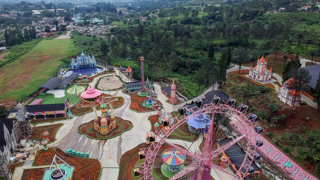 Jelang pembongkaran Hibisc Fantasy Puncak Bogor