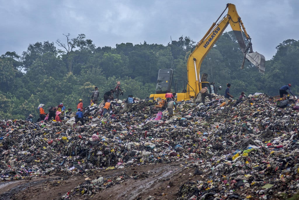 Pascalongsor gunungan sampah di TPA Sarimukti