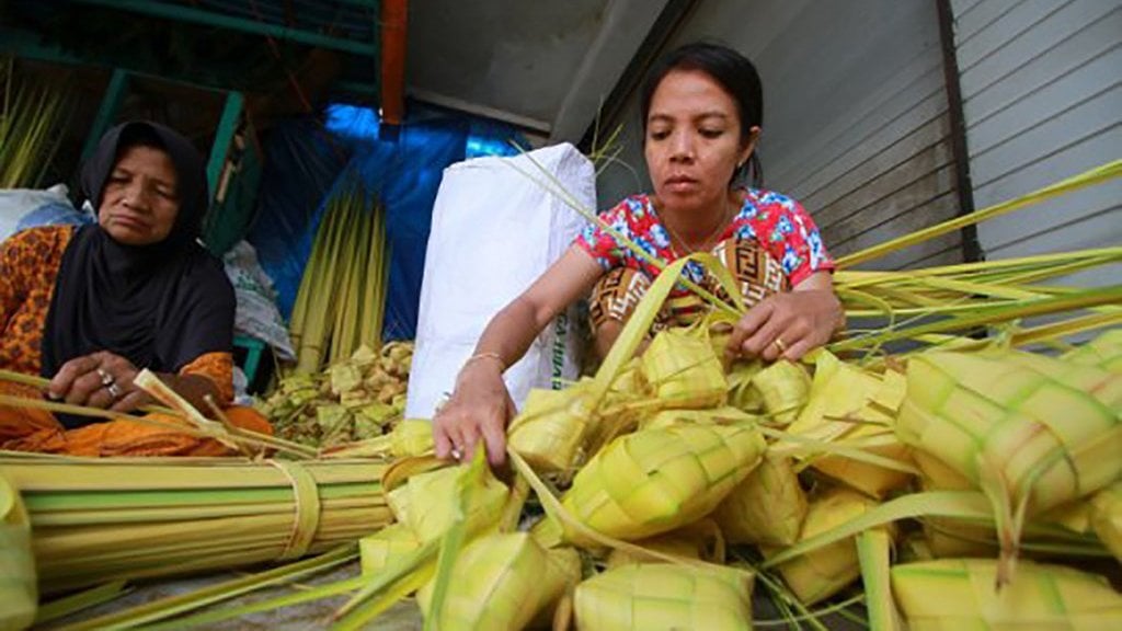 Penjualan Ketupat Instan atau Daun Ketupat