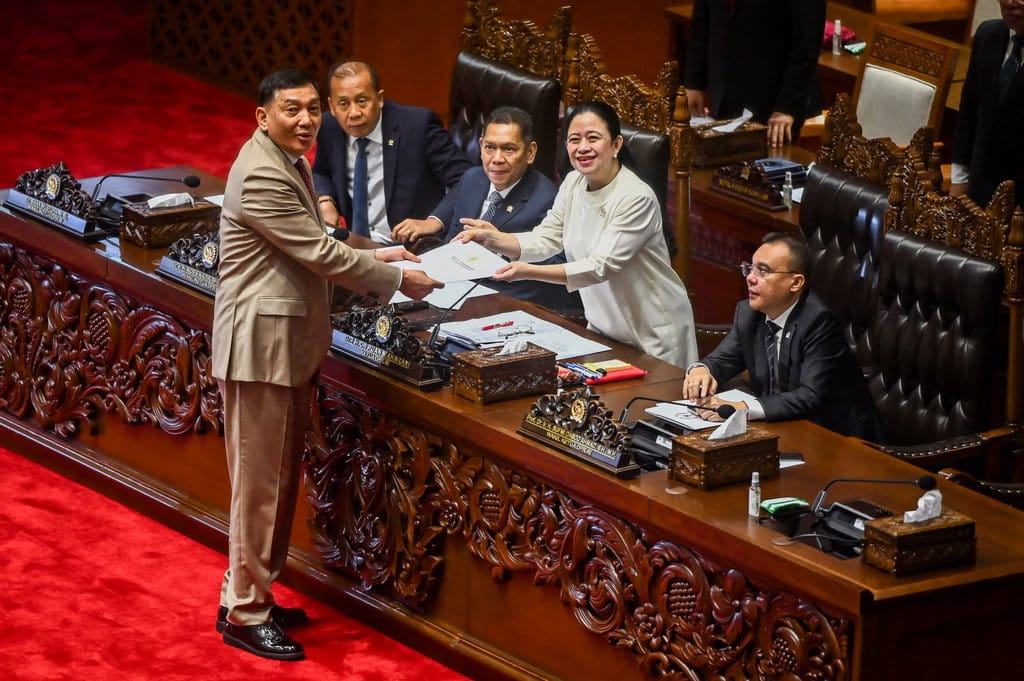 DPR sahkan RUU TNI menjadi UU
