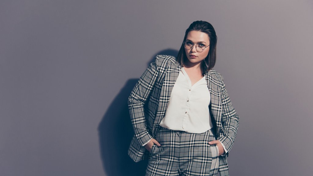 One Set Blazer Motif Kotak dan Inner. FOTO/iStockphoto One Set Blazer Motif Kotak dan Inner