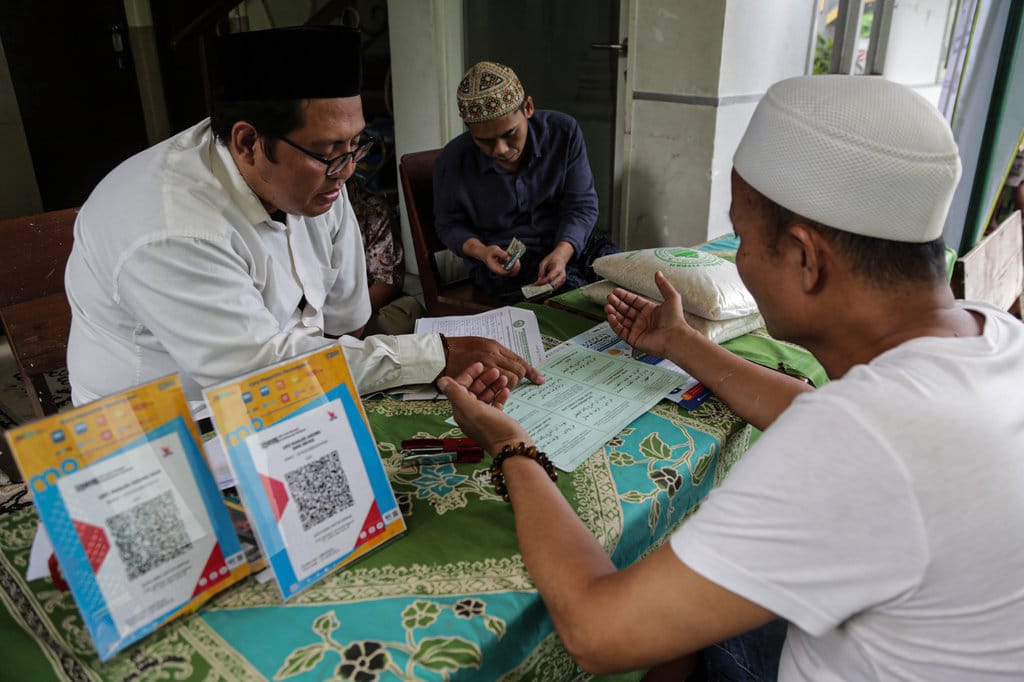 Pembayaran zakat fitrah jelang Idul Fitri