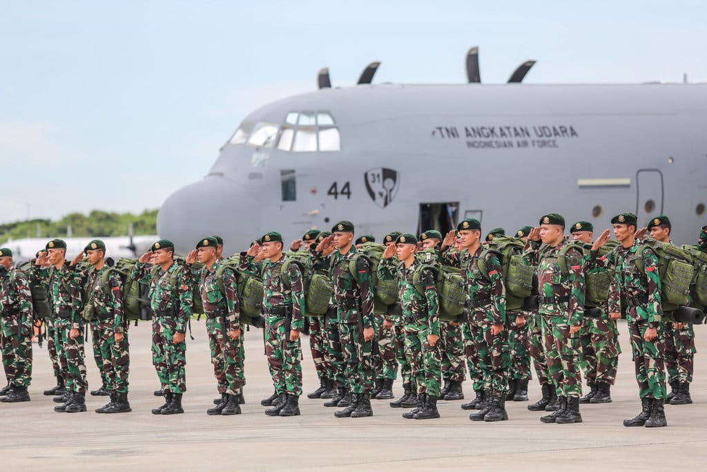 Prajurit Tim Advance mengikuti Apel Cek Kesiapan Pemberangkatan ke Myanmar di Lanud Halim Perdanakusuma, Jakarta, Senin (31/3/2025). ANTARA FOTO/Asprilla Dwi Adha/foc. Apel cek kesiapan pemberangkatan Tim Advance ke Myanmar