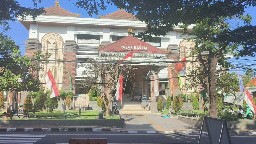  Pasar Seni Sukawati 