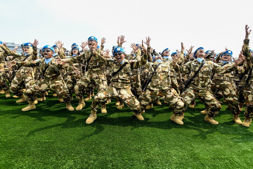 Pasukan Kontingen Garuda UNIFIL melakukan yel-yel usai mengikuti upacara Pelepasan Satgas TNI Kontingen Garuda UNIFIL 2025 di Lapangan Prima, Mabes TNI, Jakarta, Rabu (9/4/2025). ANTARA FOTO/Muhammad Adimaja/YU Pasukan Satgas TNI Kontingen Garuda UNIFIL ke Lebanon