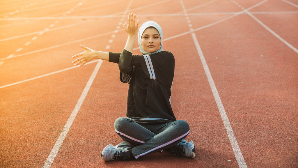 Celana Training Inner Hitam dan Kaos Oversized