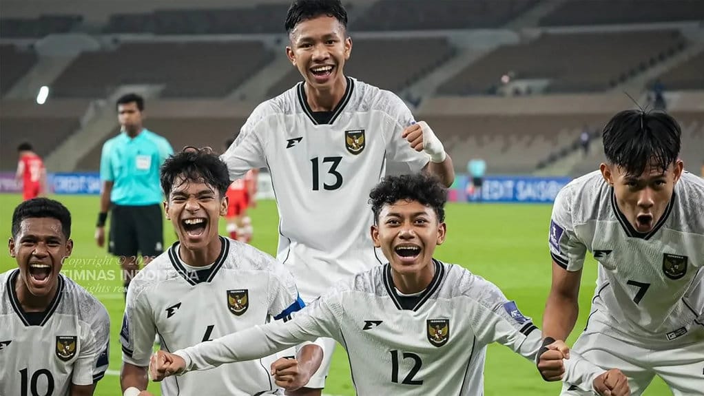 Penggawa timnas U-17 Indonesia berselebrasi merayakan kemenangan 2-0 atas Afganistan U-17 pada laga terakhir Grup C Piala Asia U-17 2025 di Stadion Prince Abdullah Al Faisal, Jumat (11/4/2025) dinihari WIB. (ANTARA/HO-PSSI) Film G20