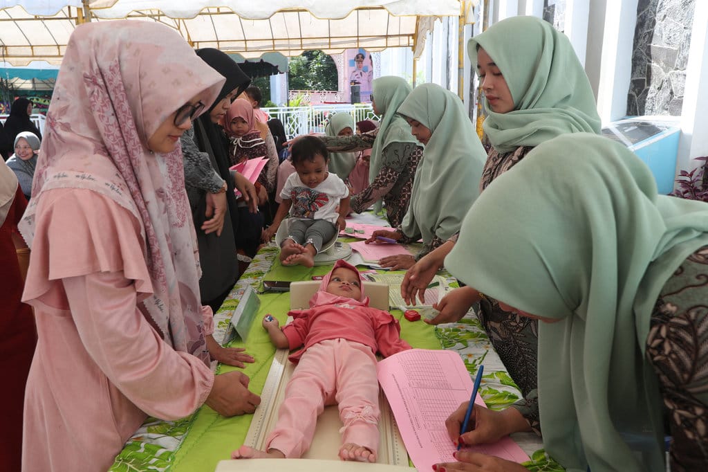Pelayanan kesehatan dan pemberian makan bergizi gratis
