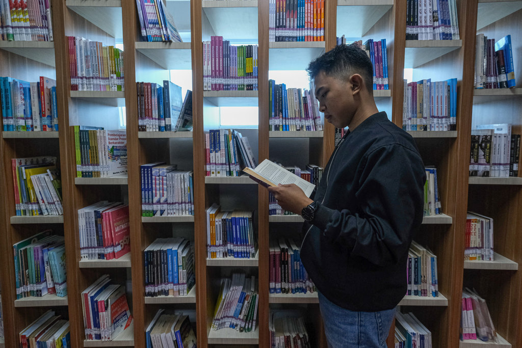 Penurunan kunjungan perpustakaan modern Sulawesi Tenggara
