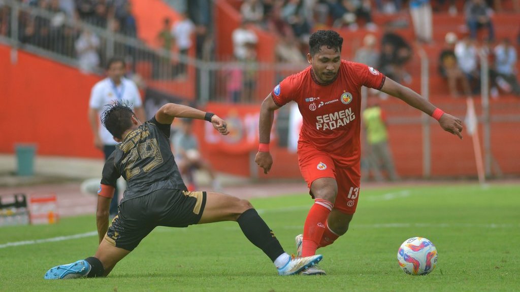 Semen Padang melawan PSIS Semarang