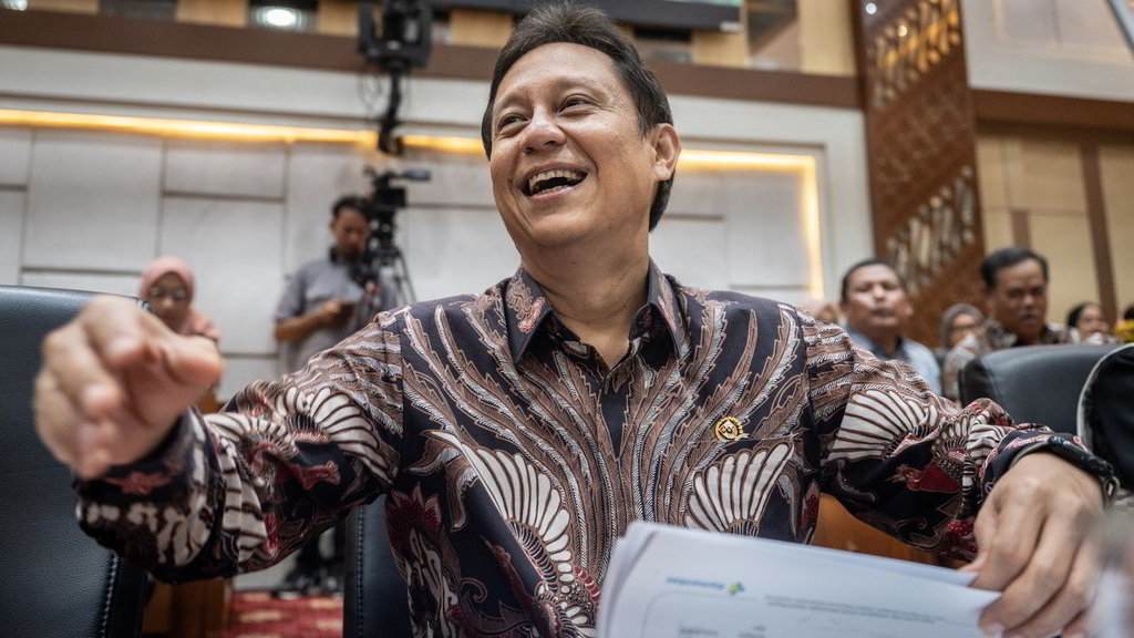 Menteri Kesehatan Budi Gunadi Sadikin bersiap mengikuti rapat kerja dengan Komisi IX DPR di Kompleks Parlemen, Senayan, Jakarta, Selasa (29/4/2025). ANTARA FOTO/Bayu Pratama S/foc. Raker Komisi IX DPR dengan Menteri Kesehatan