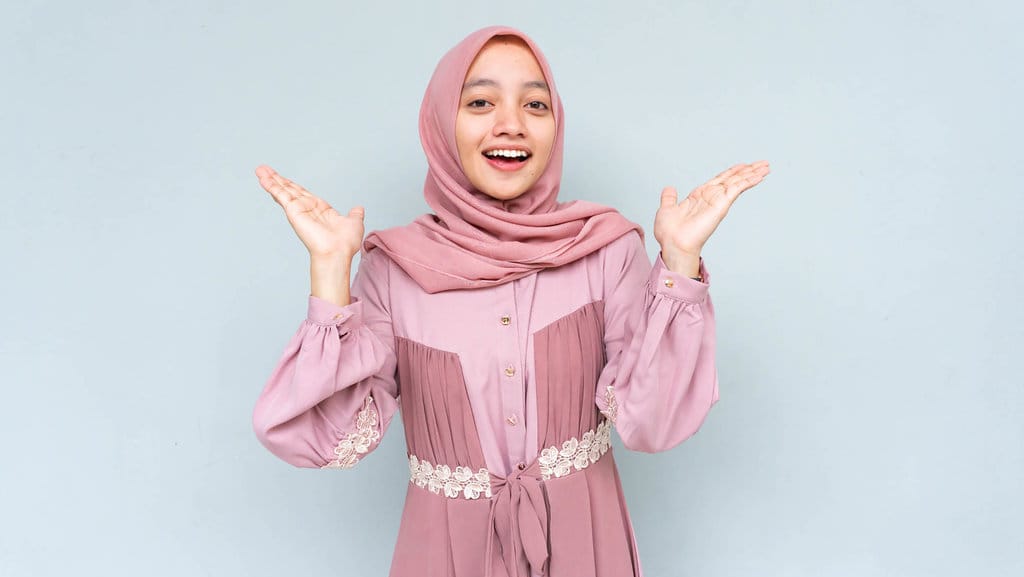 Ilustrasi Dress Kondangan. foto/istockphoto Dress Aksen Kerut dan Tali