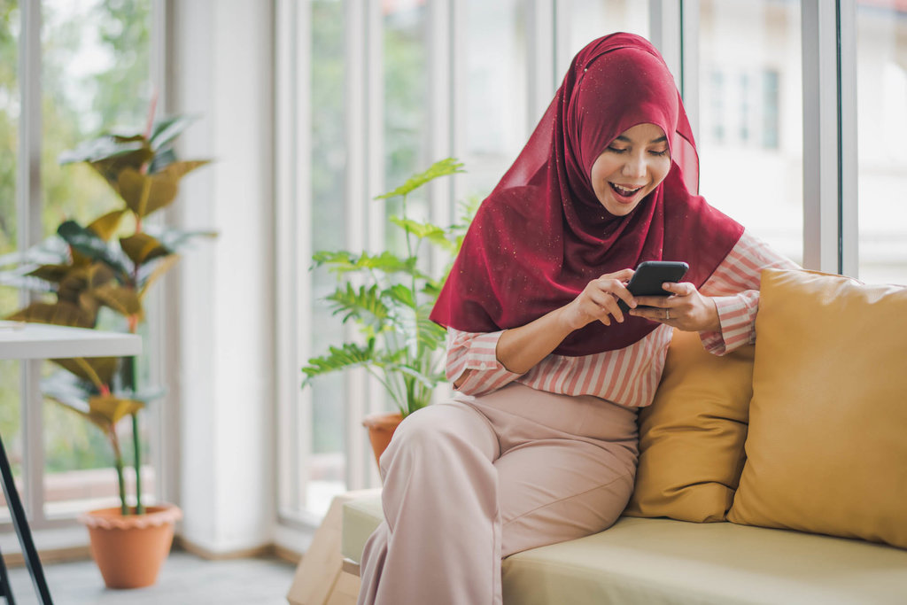 Kemeja Garis dan Celana Highwaist