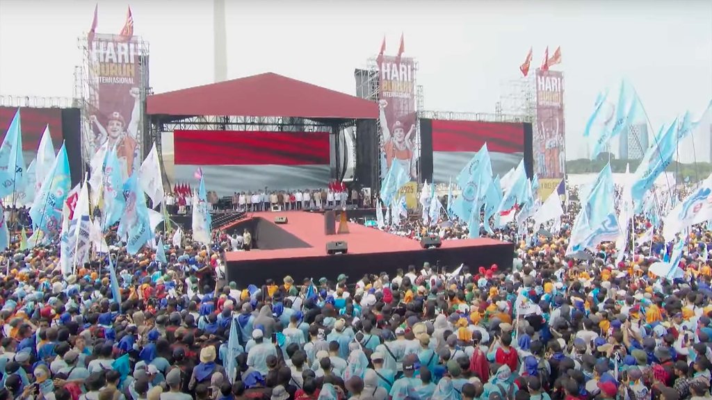Massa Aksi hari Buruh di Monas
