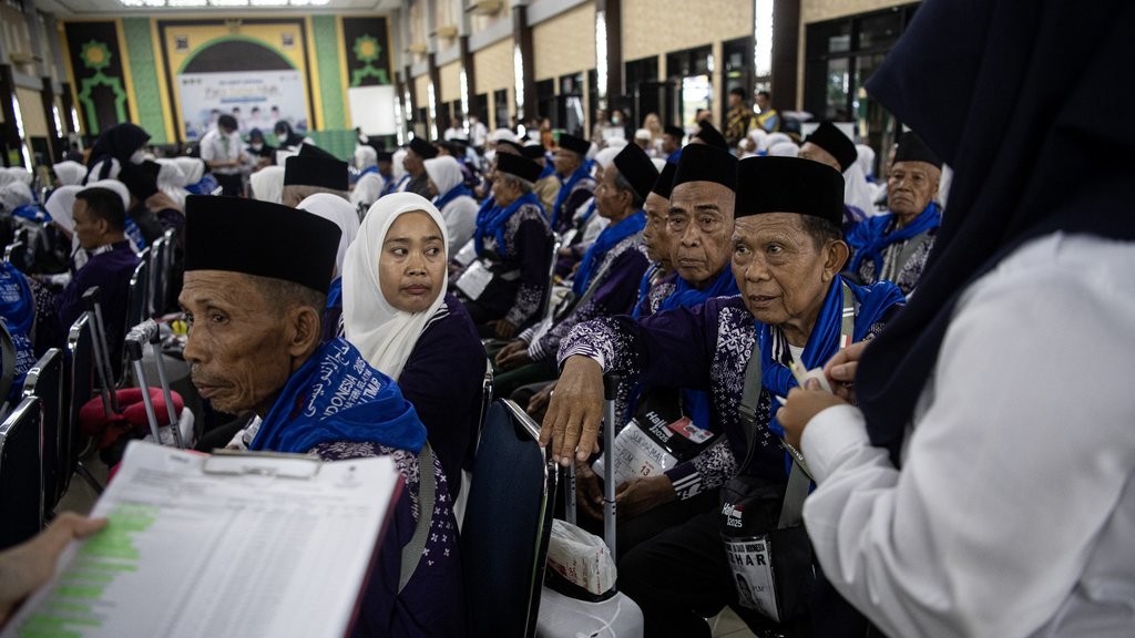 Jamaah calon haji tiba di Asrama Haji Palembang
