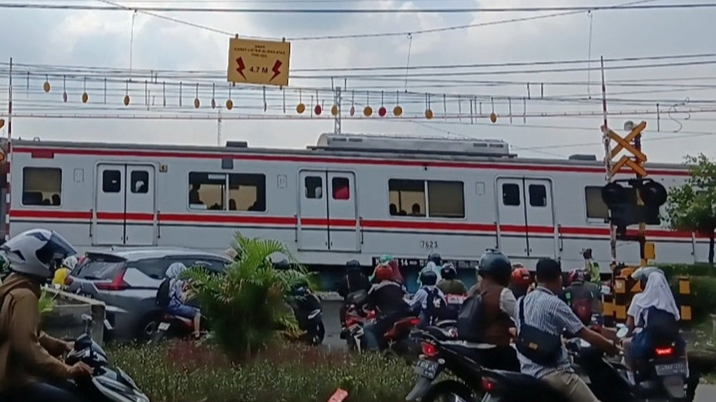 Perlintasan Sebidang Jalan Kebon Pedes