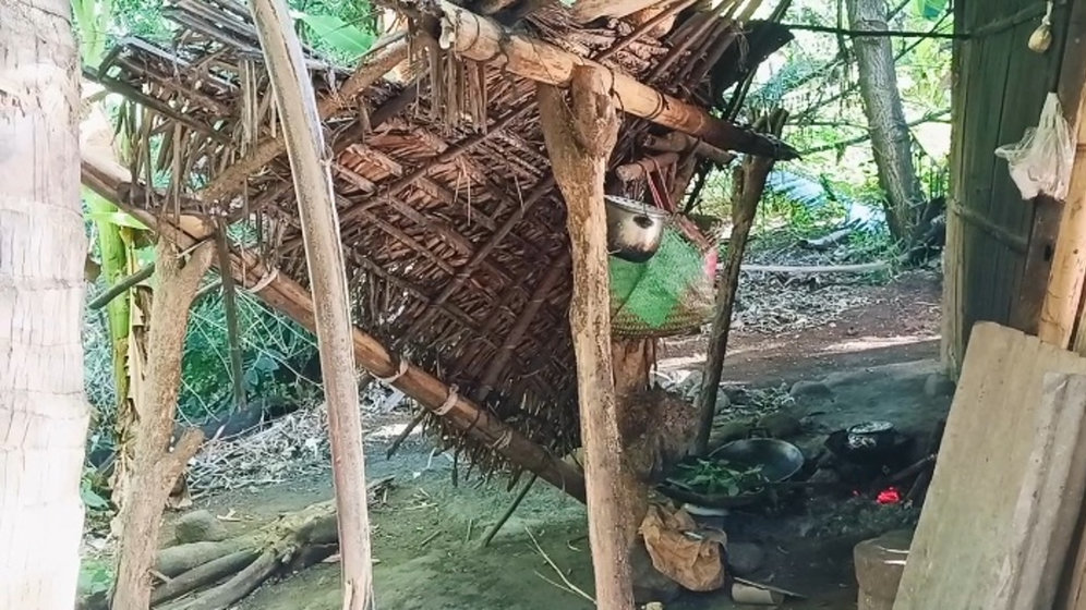 Tenun Harapan di Tengah Derita