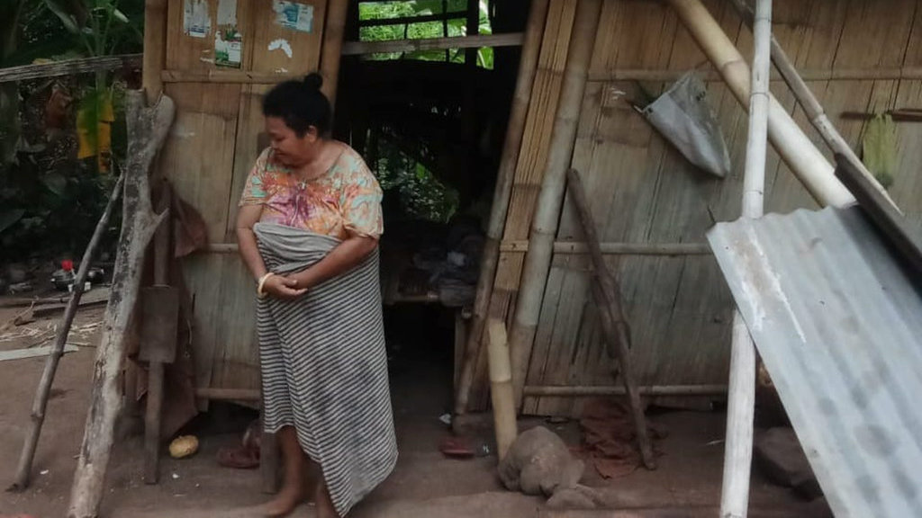 Tenun Harapan di Tengah Derita