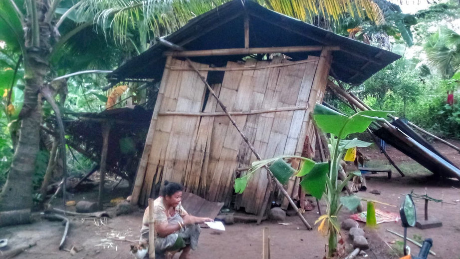 Tenun Harapan di Tengah Derita