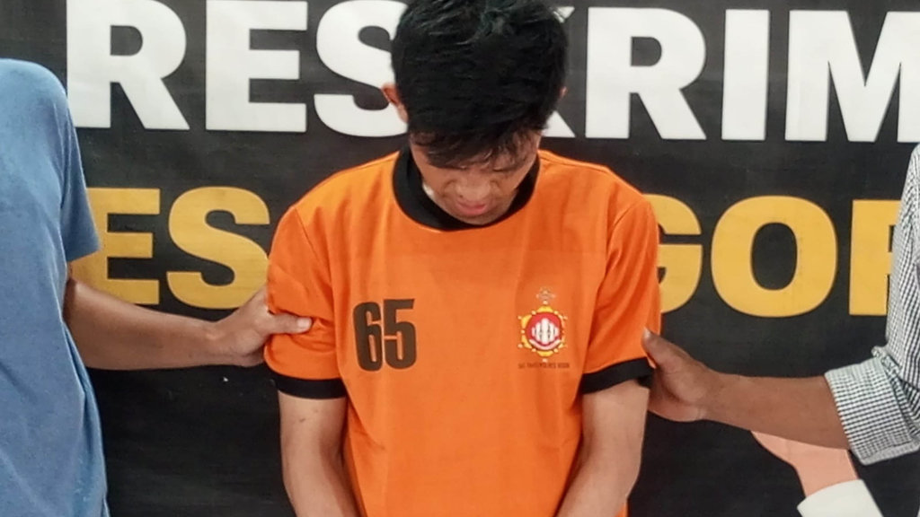 Konferensi pers pelaku pembunuhan terhadap driver ojek online di Mako Polres Bogor. foto/Gunawan/ Bogor24Update Pelaku Pembunuhan Driver Ojol