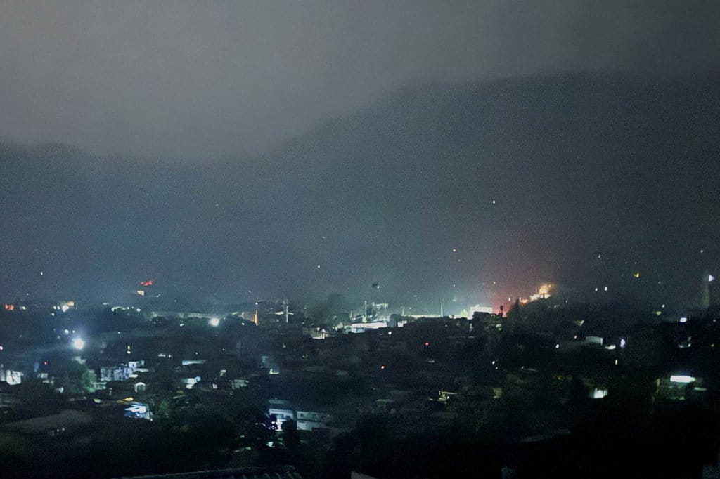 Pemandangan kota Muzaffarabad di wilayah Kashmir yang dikelola Pakistan, 7 Mei 2025. FOTO/REUTERS Serangan rudal India ke Pakistan.