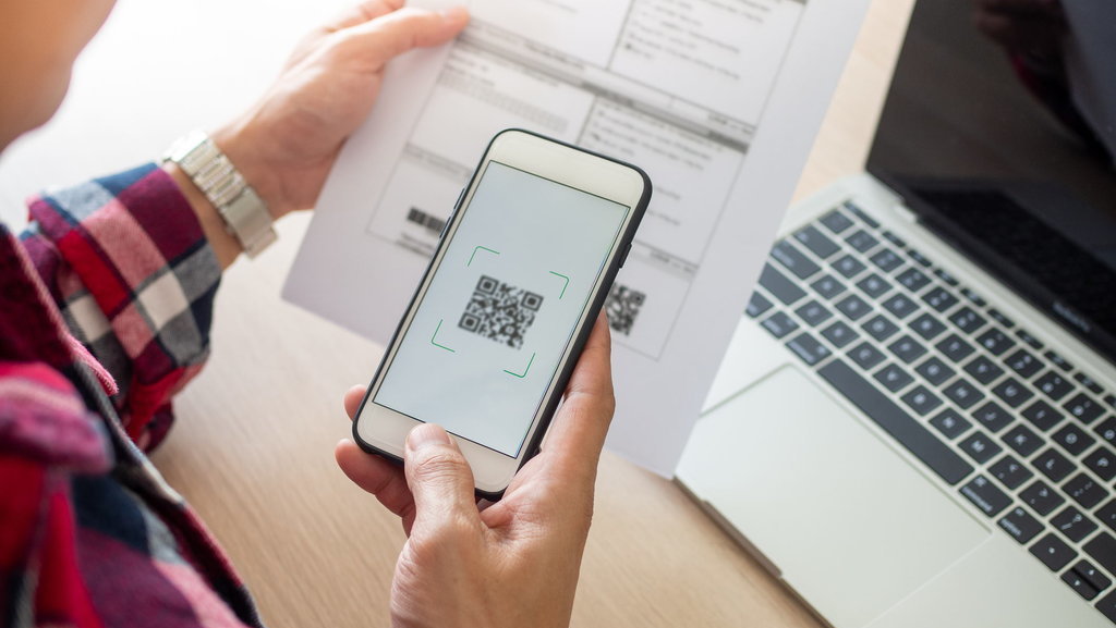 ilustrasi scan dokumen melalui ponsel. foto/istockphotoi ilustrasi scan dokumen melalui ponsel