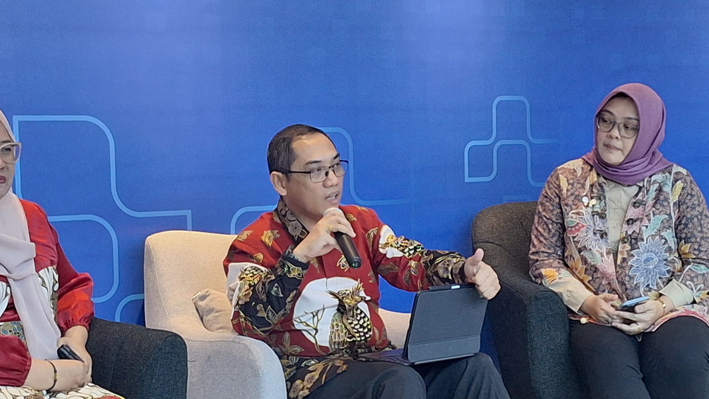 Direktur Jenderal Pengawasan Ruang Digital Kemkomdigi Alexander Sabar saat konferensi pers di kantor Kemkomdigi, Jakarta Pusat, Jumat (9/5/2025). tirto.id/ Muhammad Naufal. Komdigi Awasi Brainrot Imbas Konten Karakter Anomali