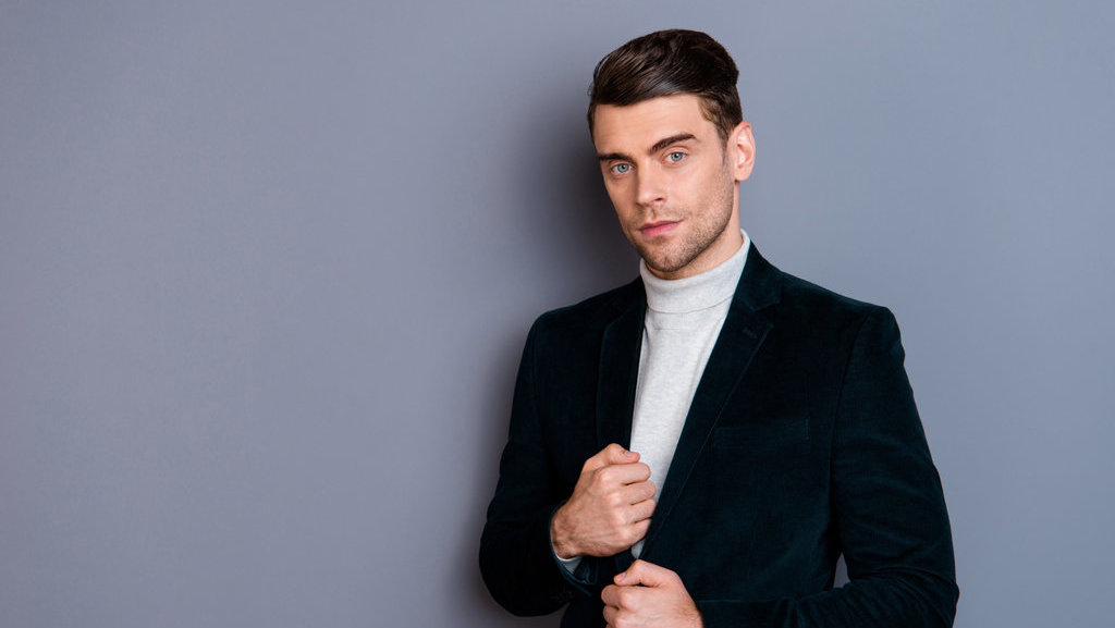 Turtleneck dan Blazer