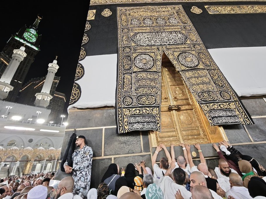 Kiswah Kakbah diangkat tanda musim haji dimulai
