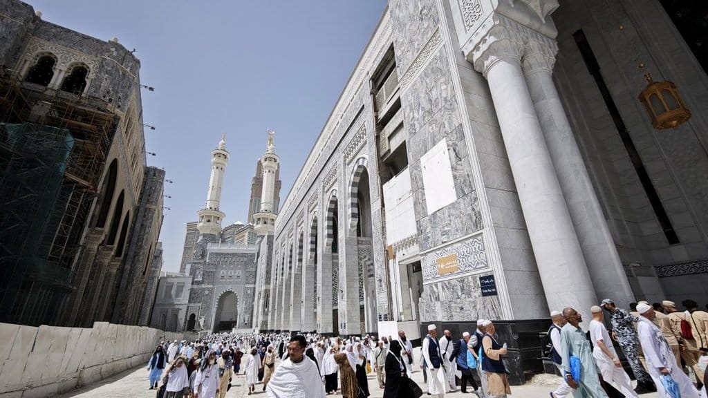 Jamaah calon haji. ANTARA FOTO/Andika Wahyu/Spt.
Shalat Jumat di Masjidil Haram jelang puncak musim haji