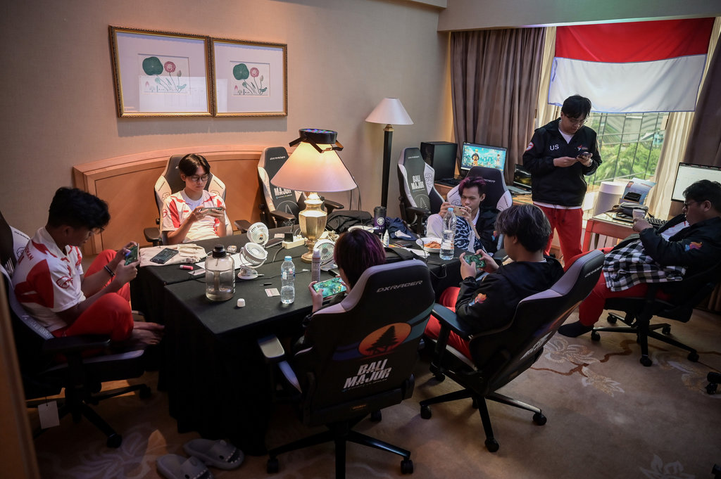 Sejumlah atlet Timnas esports Indonesia berlatih di Pelatnas Esports, Jakarta, Selasa (20/5/2025). ANTARA FOTO/Fauzan/foc. Pelatnas Timnas esports Indonesia