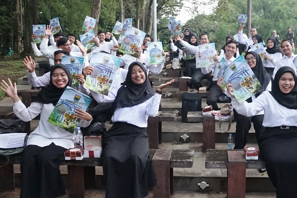 Penyerahan SK CPNS di Batang