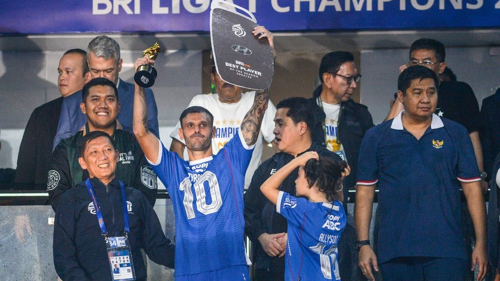 Penghargaan bagi pemain dan ofisial tim di Liga 1