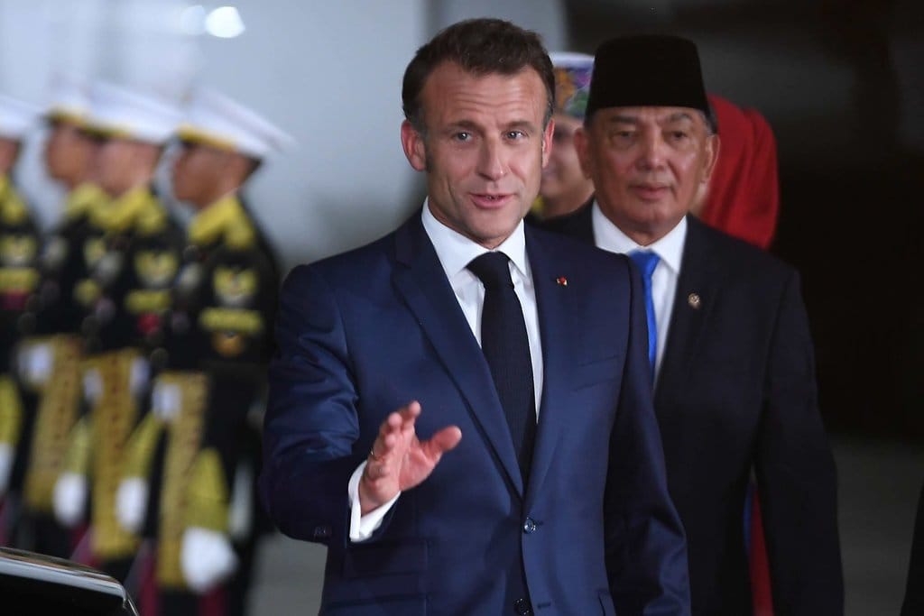 Presiden Prancis tiba di Indonesia