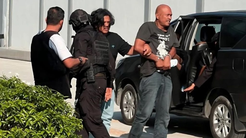 Tim Satgas Intelijen Reformasi dan Inovasi (SIRI) Kejaksaan Agung bersama tim gabungan menangkap buronan bernama Eddy Suranta Gurusinga alias Godol di Deli Serdang, Sumatra Utara, Rabu (28/5/2025). (ANTARA/HO-Kejaksaan Agung RI) Tersangka kasus pembacokan jaksa