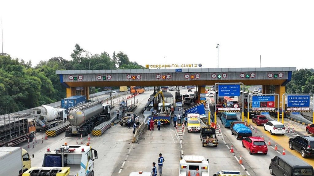 Kecelakaan di Gerbang Tol Ciawi 2
